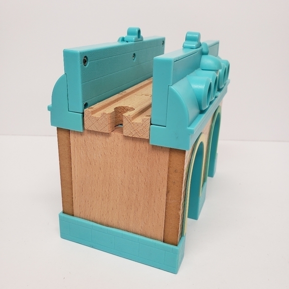 Chuggington Train Tunnel Depot Railroad Wood Bridge 2010 Learning Curve - Picture 2 of 10